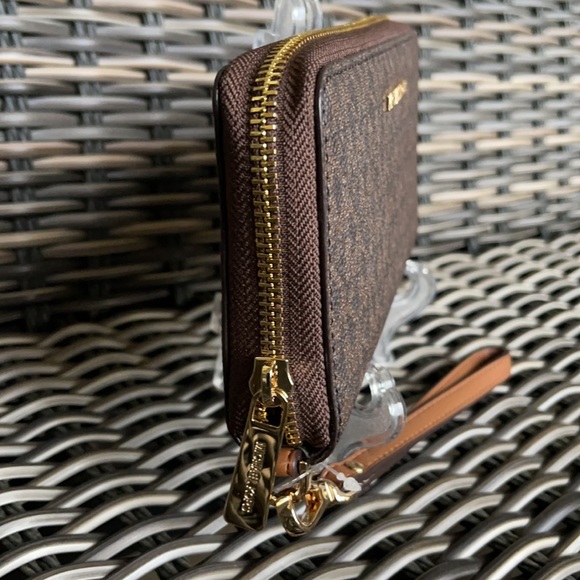 Michael Kors Jet Set Travel Lg Flat Multifunctional Phone Case-Wristlet-Wallet - Picture 15 of 16